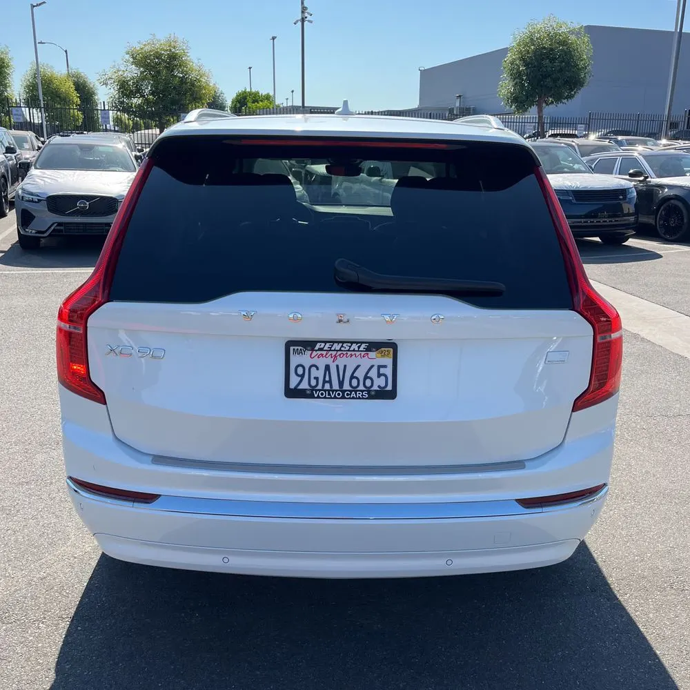 2023 Volvo XC90 T8 - Plus