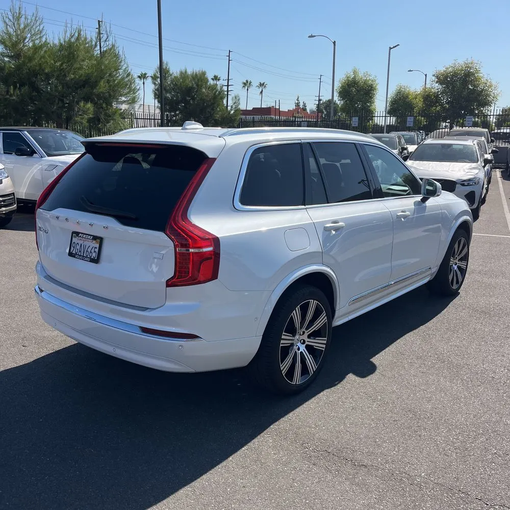 2023 Volvo XC90 T8 - Plus