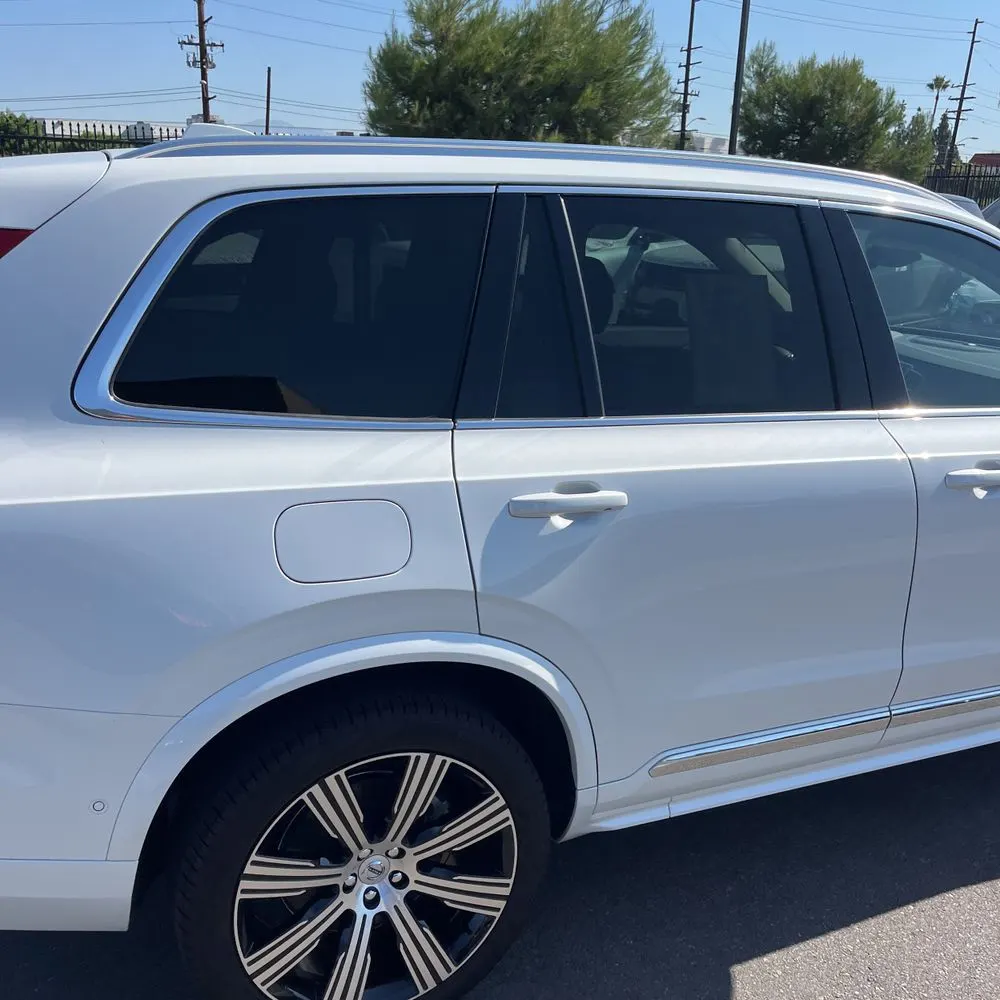 2023 Volvo XC90 T8 - Plus