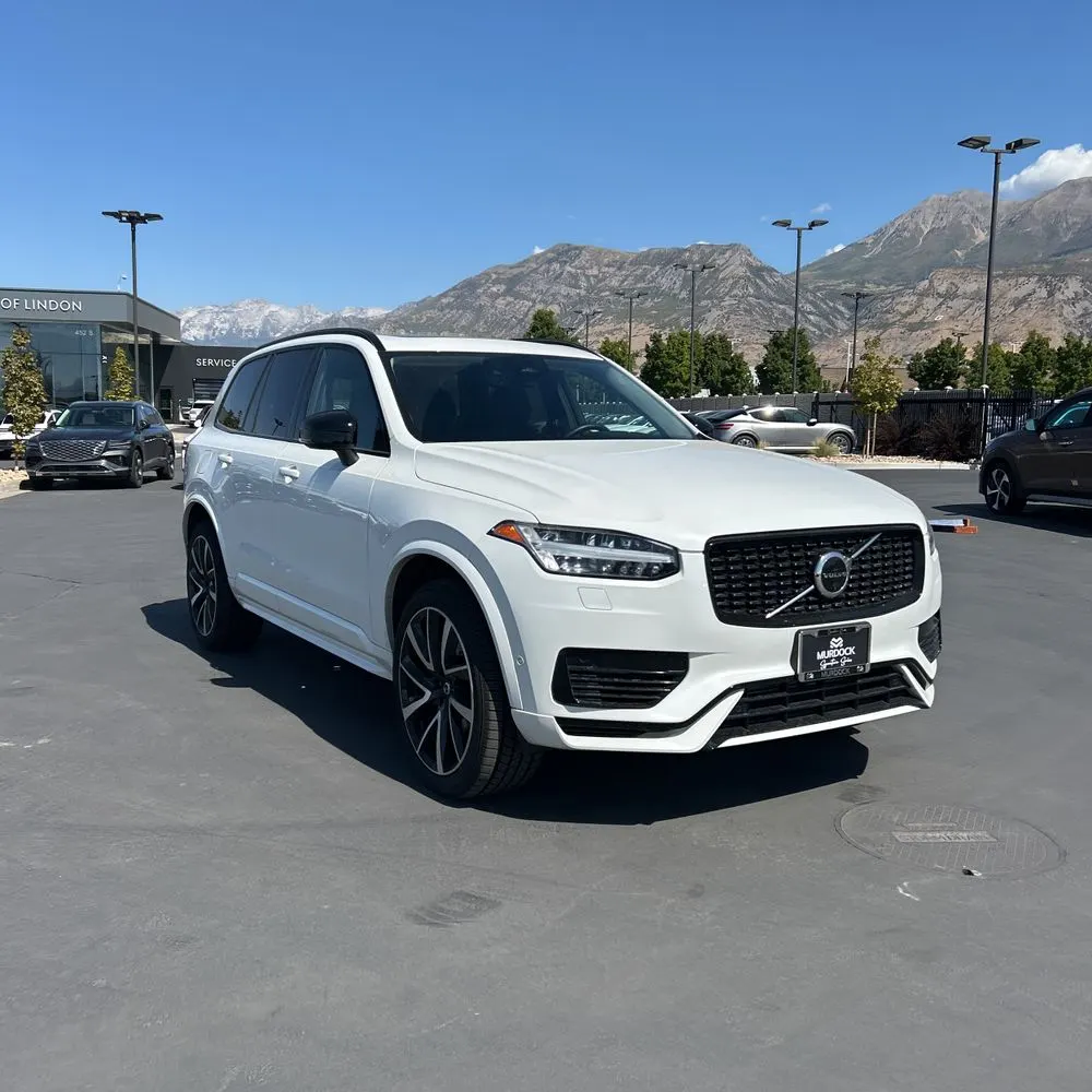 2023 Volvo XC90 T8 - Plus