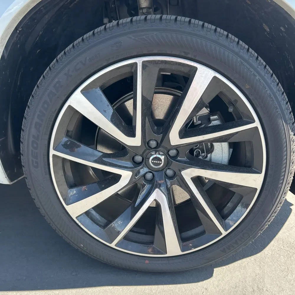 2023 Volvo XC90 T8 - Plus