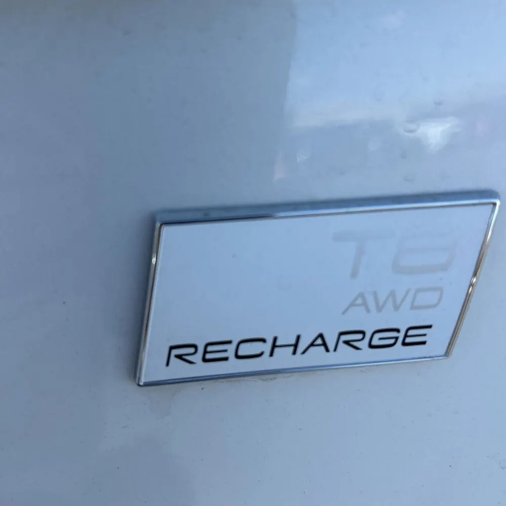 2023 Volvo XC90 T8 - Plus