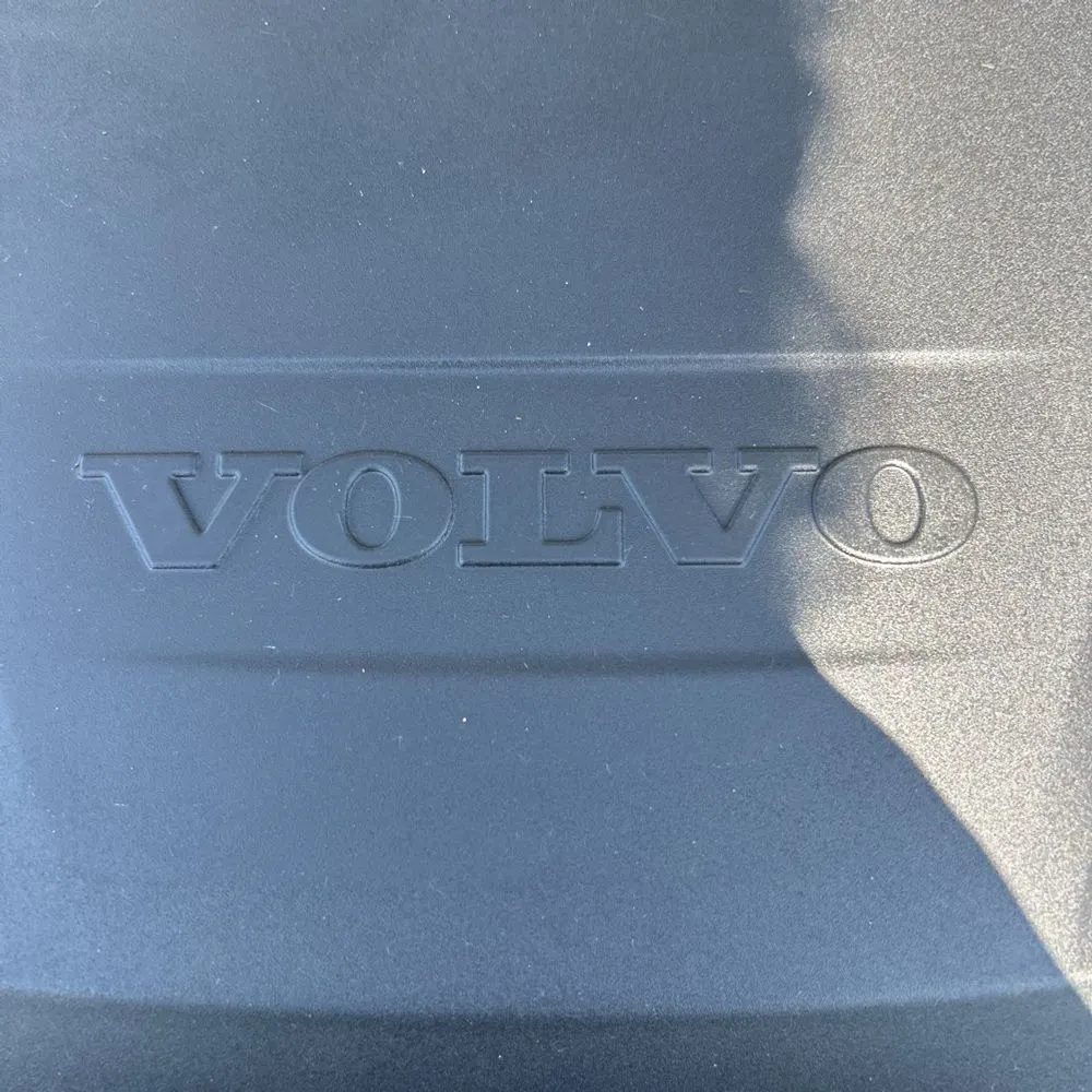 2023 Volvo XC90 T8 - Plus