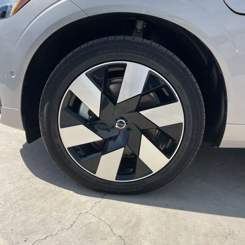 2024 Volvo XC60 T8 - Plus PHEV