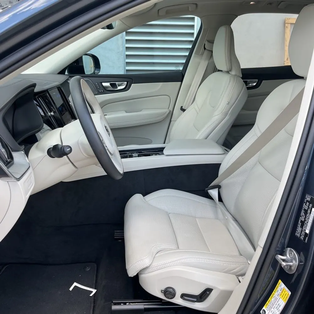 2024 Volvo XC60 T8 - Ultimate PHEV