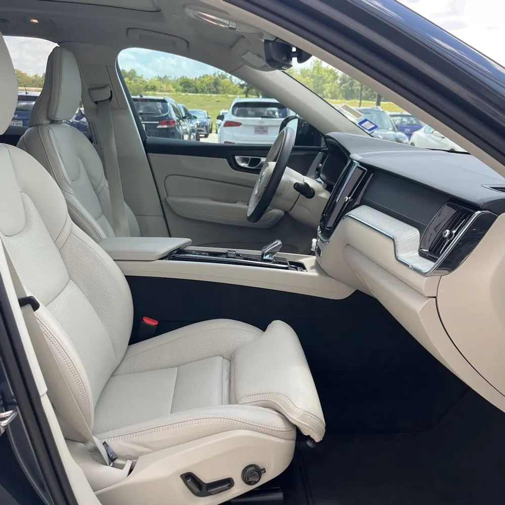2024 Volvo XC60 T8 - Ultimate PHEV