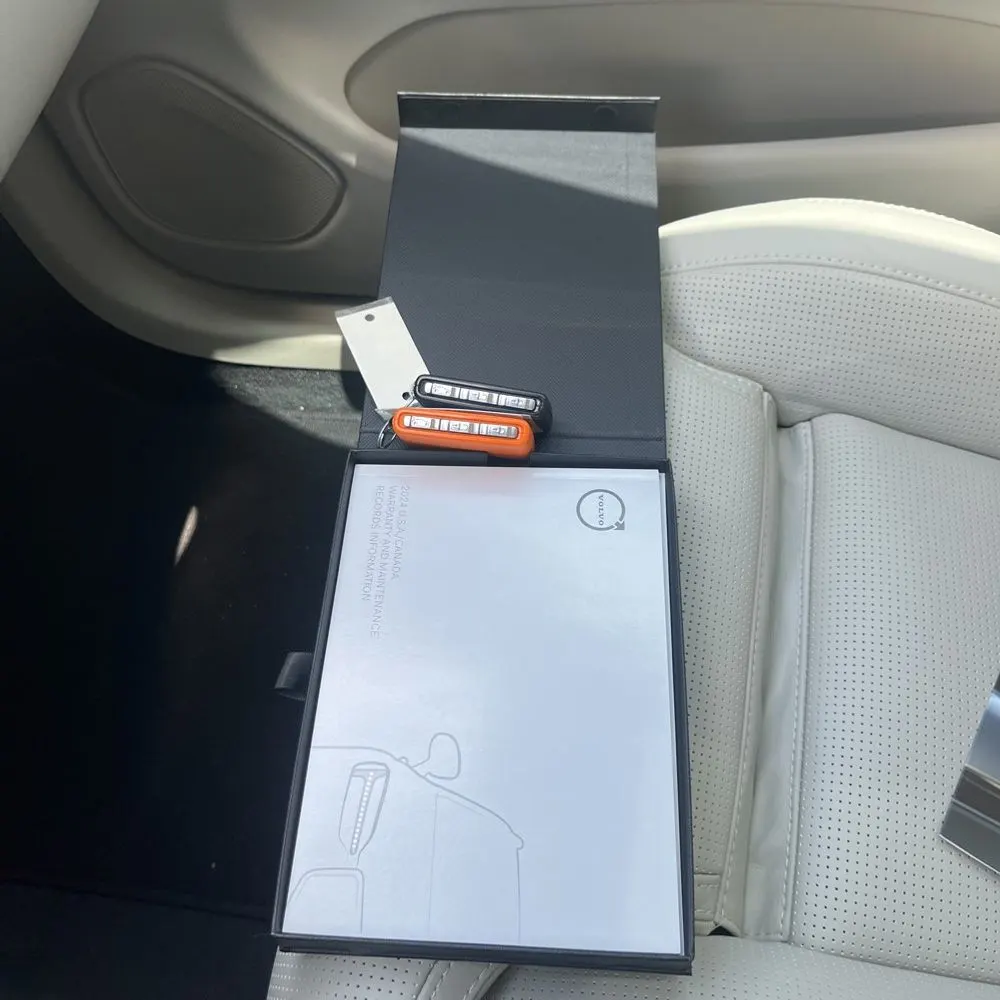 2024 Volvo XC60 T8 - Ultimate PHEV