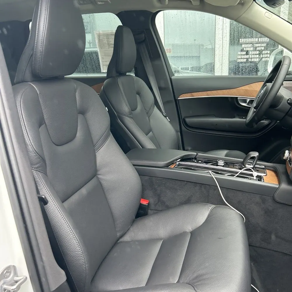 2024 Volvo XC90 T8 - Plus PHEV