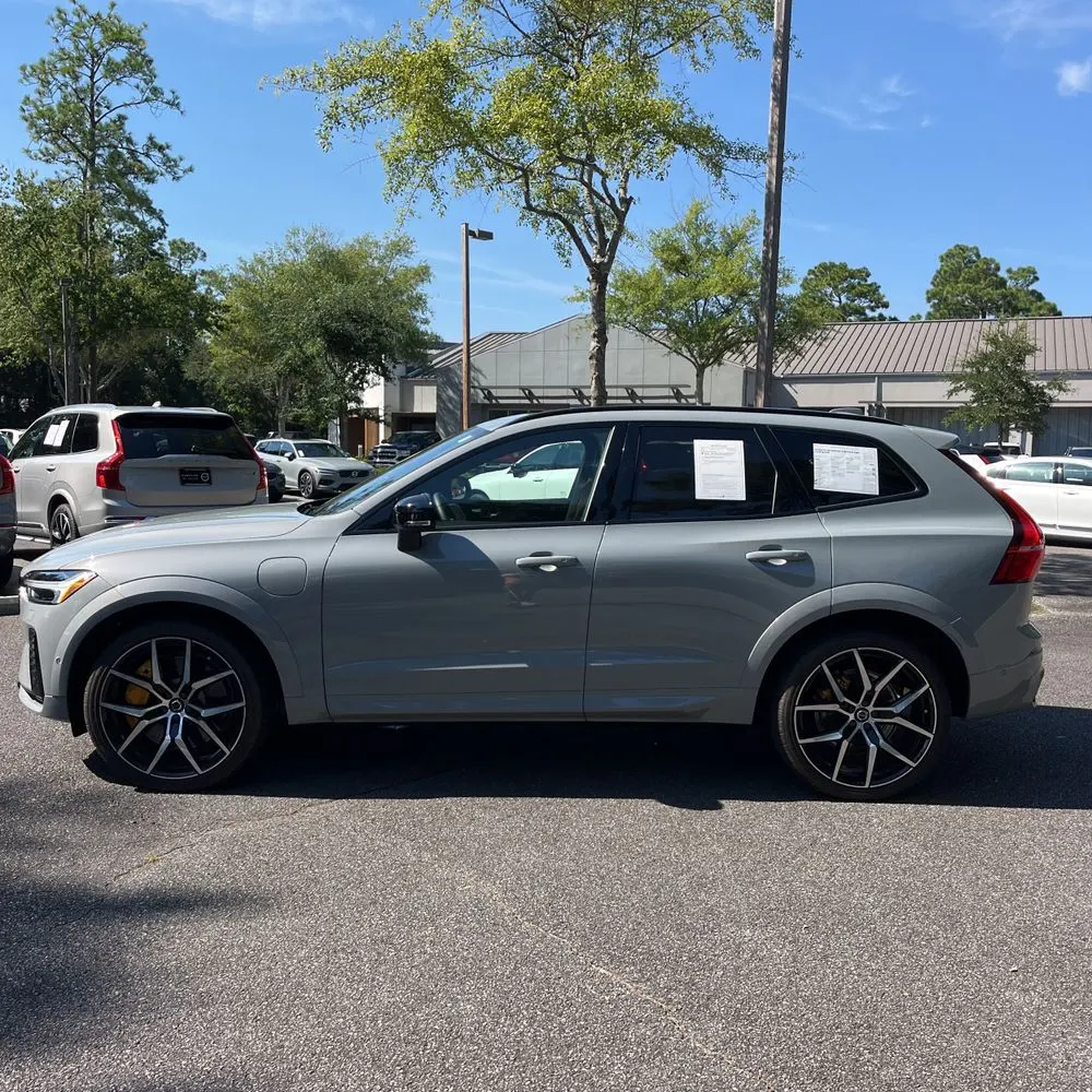 2025 Volvo XC60 T8 - Polestar PHEV
